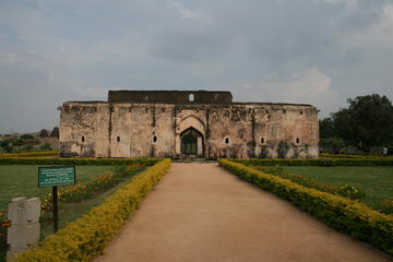 Queen's bath, exterior