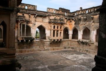 Queen's bath, interior